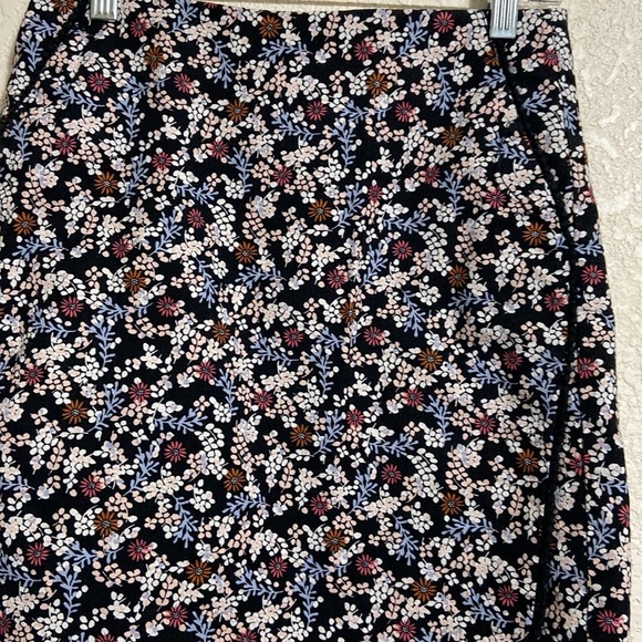 ANN TAYLOR LOFT SKIRT - Picture 2 of 9